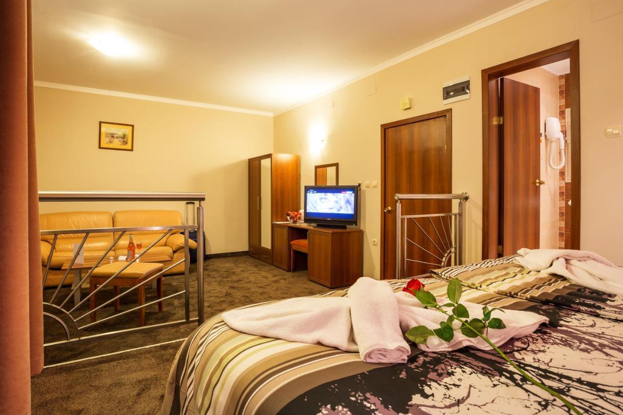 Family Hotel Romantika Velingrad Ngoại thất bức ảnh