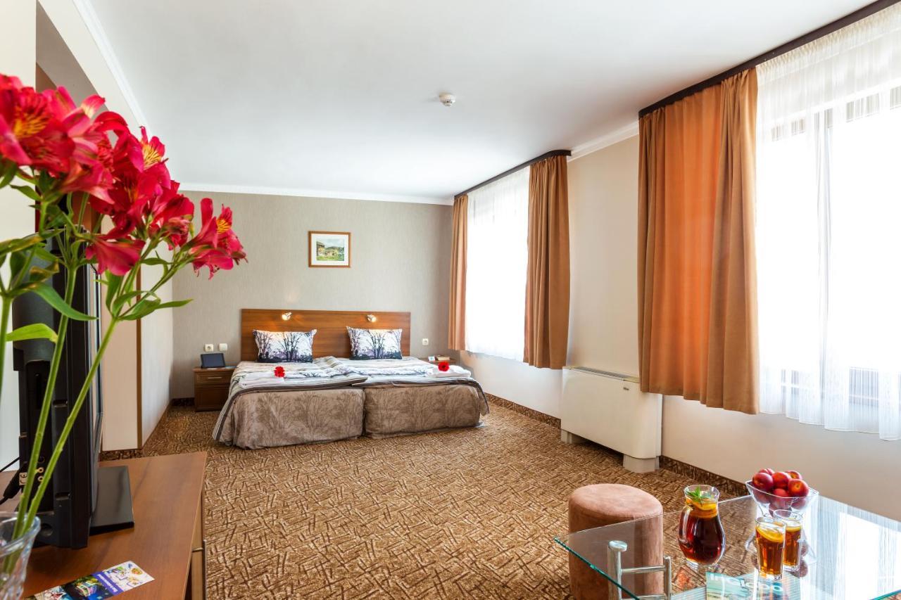 Family Hotel Romantika Velingrad Ngoại thất bức ảnh