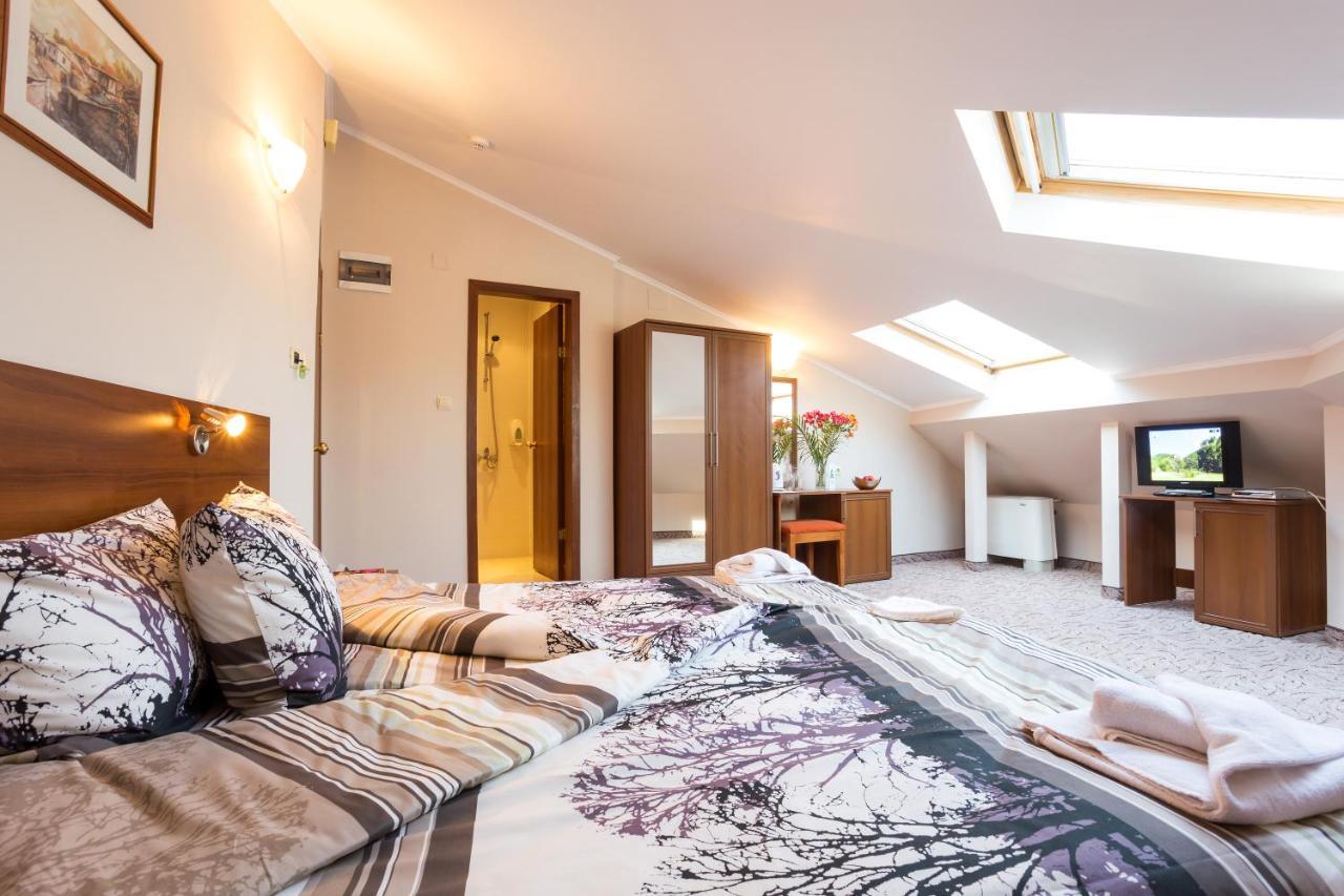 Family Hotel Romantika Velingrad Ngoại thất bức ảnh